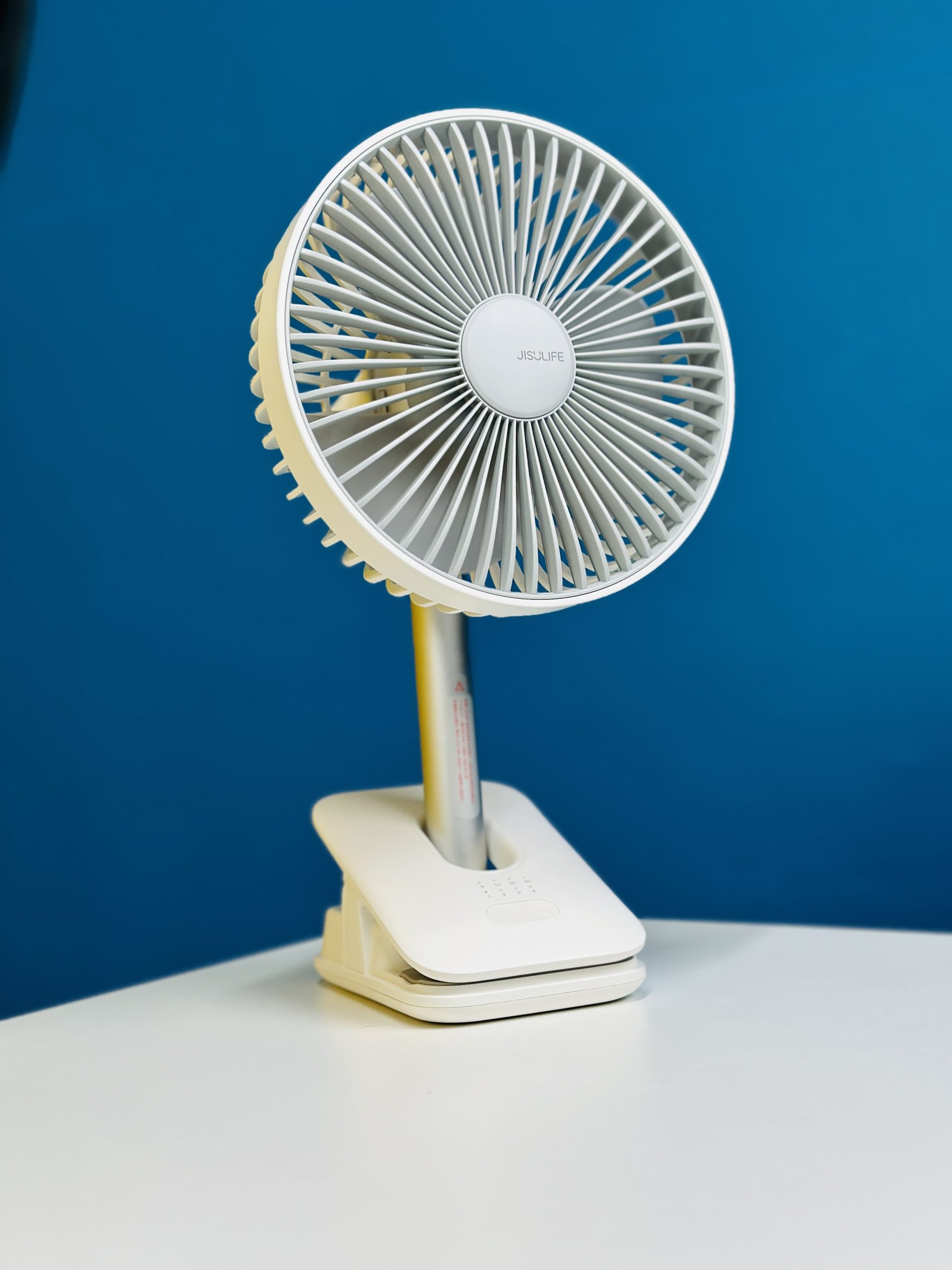 JISULIFE-FA13R-8000mAh-5-Speeds-Auto-Oscillation-Clip-Desk-Fan-White-7-scaled-1.jpg